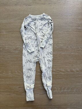 Caden Lane baby girls bow print bamboo blend one piece sleeper size 12-18 months